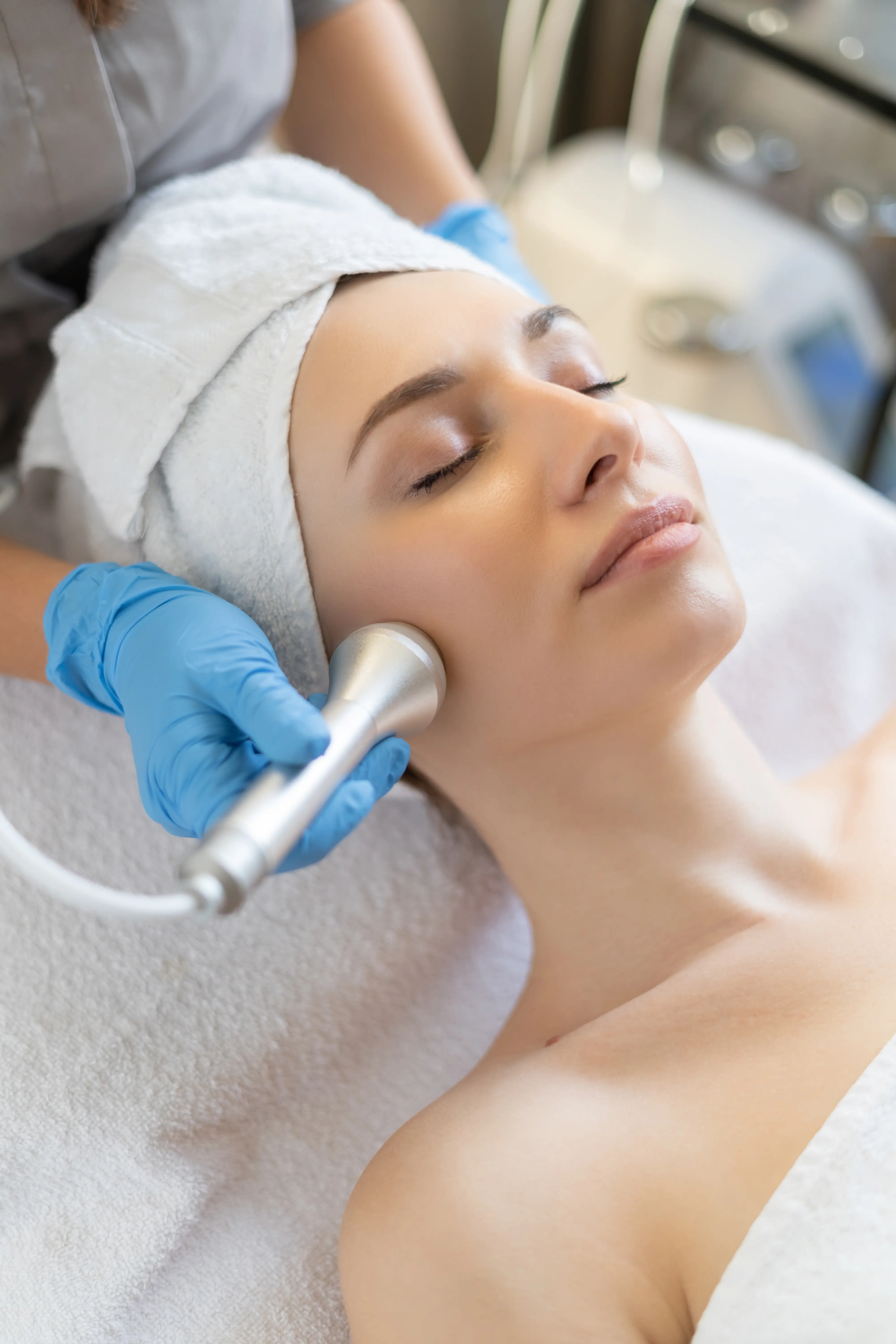 Cryo Facial Treatment in Borivali West for Skin Tightening